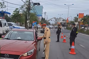 Lực lượng Cảnh sát giao thông Công an tỉnh Quảng Trị đồng loạt ra quân tuần tra, kiểm soát và xử lý vi phạm.