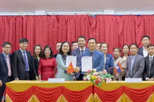 Lãnh đạo hai Sở ký biên bản ghi nhớ hợp tác về giáo dục đào tạo.