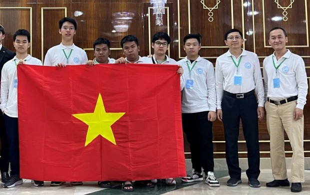 Đội tuyển học sinh Việt Nam tham gia Kỳ thi Olympic Giao lưu Toán học Turkmenistan lần thứ 2.