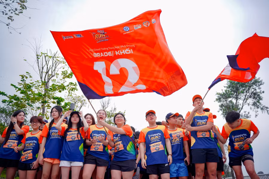 Học sinh, phụ huynh, giáo viên tham gia Happy Run 2026.