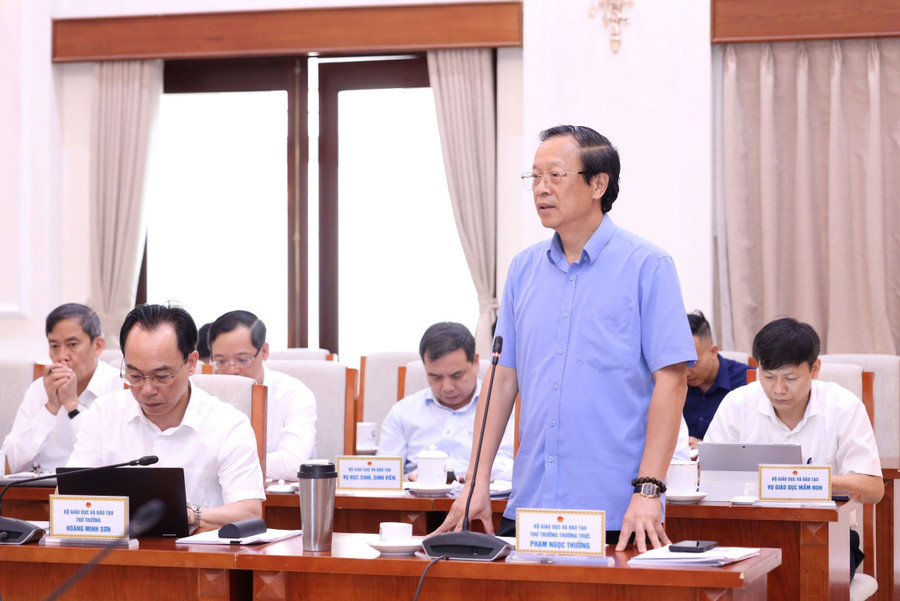 Thứ trưởng Thường trực Phạm Ngọc Thưởng phát biểu tại hội nghị. hoi-nghi-7.jpg