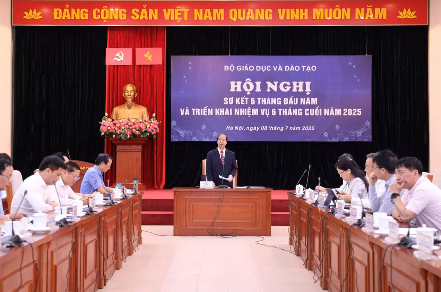 Bộ trưởng Nguyễn Kim Sơn chủ trì hội nghị.