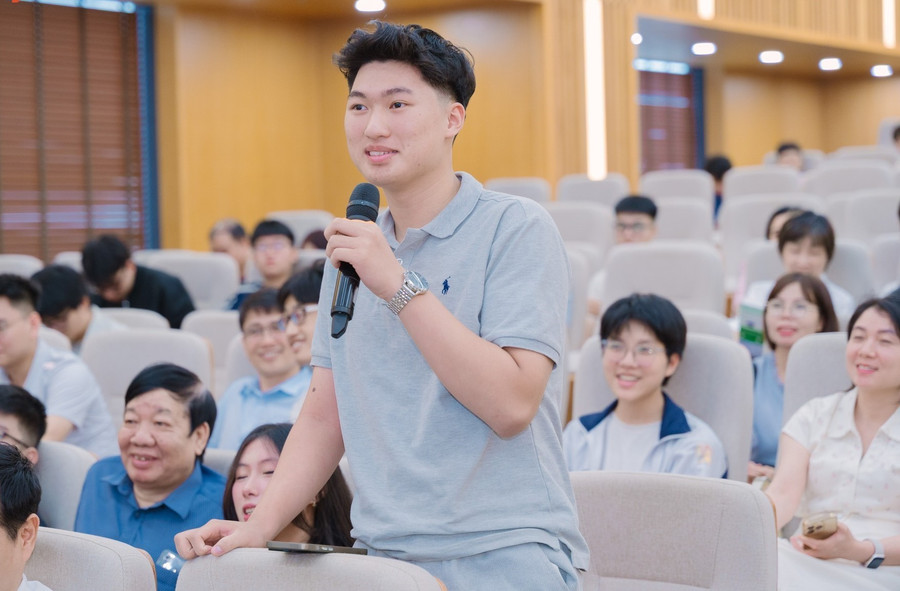 Sinh viên Trần Công Minh: Công nghệ bán dẫn dành cho những người sẵn sàng học hỏi và được đặt trong môi trường đào tạo phù hợp.