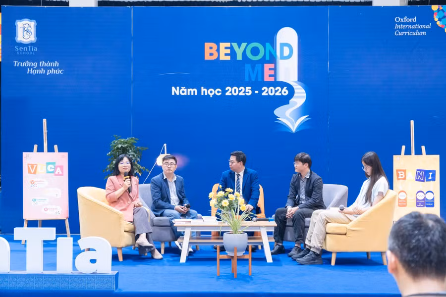 Các chuyên gia chia sẻ tại SenTia Talk.