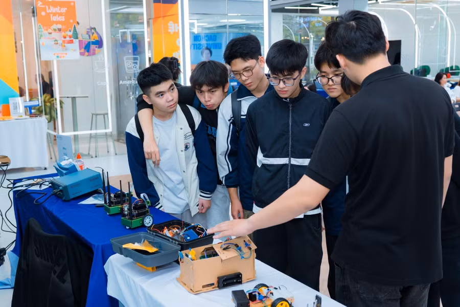 Bạn trẻ Việt Nam ngày càng quan tâm và tìm hiểu sâu về ngành Công nghệ bán dẫn.