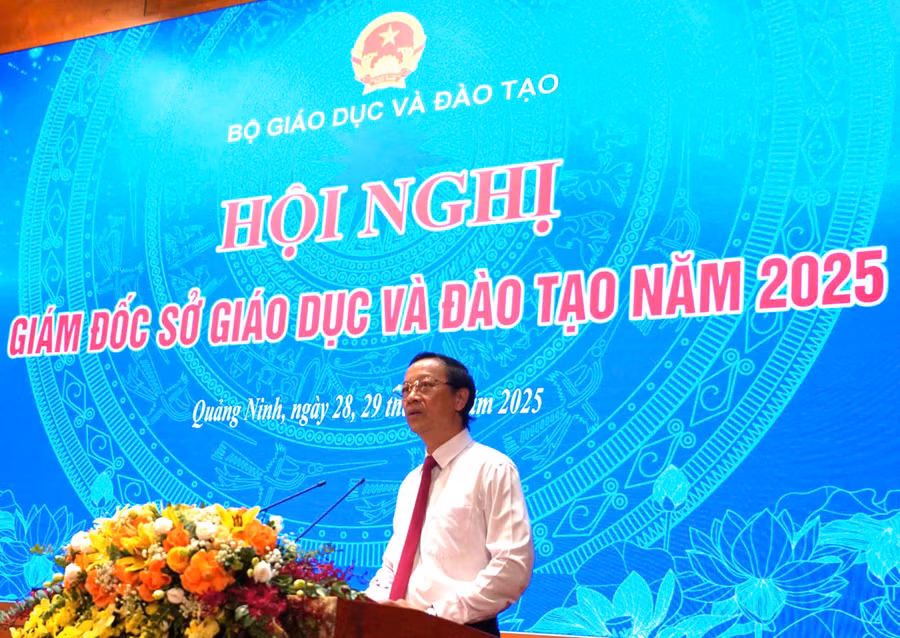 Thứ trưởng Thường trực Phạm Ngọc Thưởng phát biểu khai mạc hội nghị.