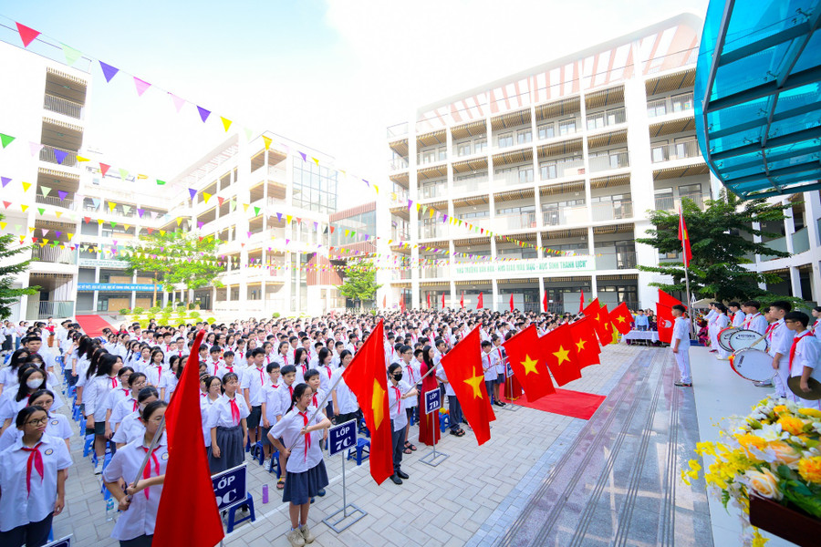 Lễ Chào cờ tại Trường THCS Quảng An.