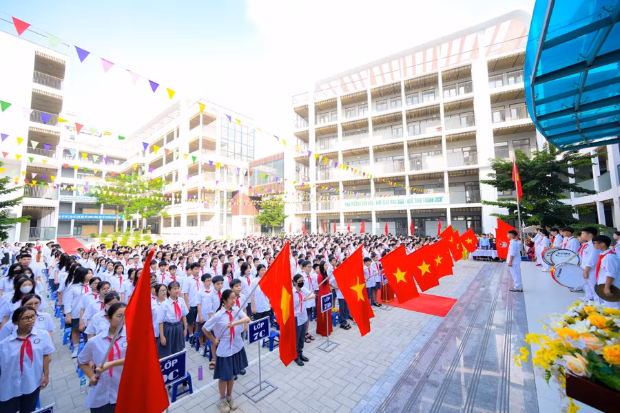 Lễ Chào cờ tại Trường THCS Quảng An.