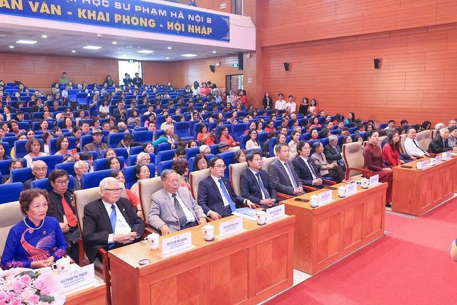 Các đại biểu dự lễ kỷ niệm. 2.jpg