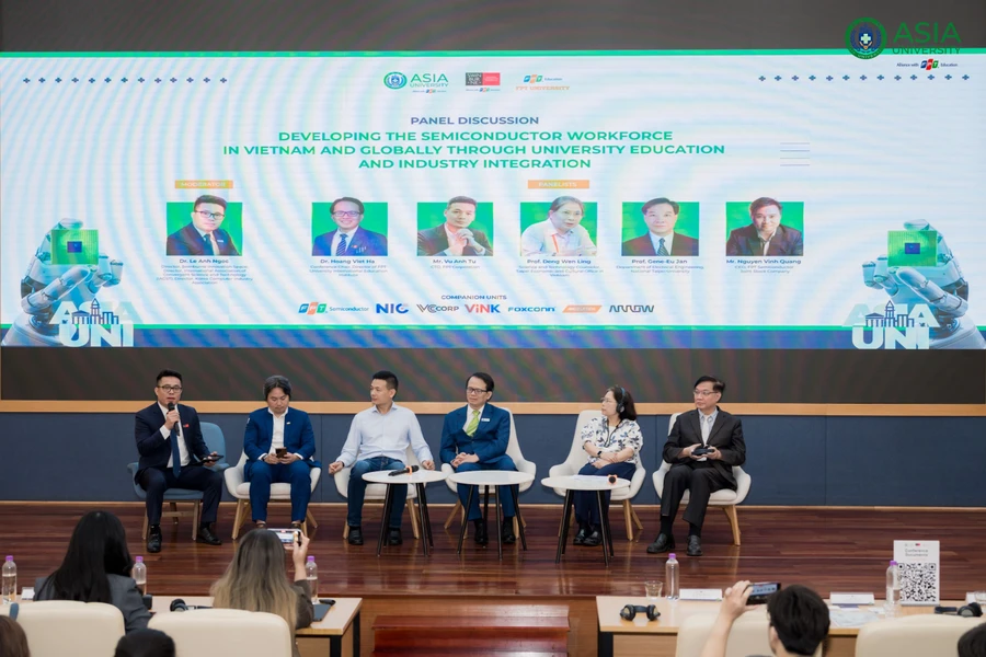 Các diễn giả tham gia phiên tọa đàm “Phát triển nhân lực ngành bán dẫn tại Việt Nam và toàn cầu”.