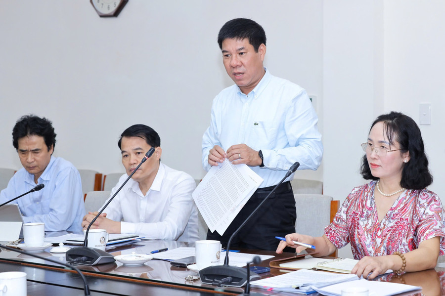 Cục trưởng Cục Quản lý Chất lượng Huỳnh Văn Chương trao đổi tại buổi làm việc. truong-huu-nghi-802.jpg