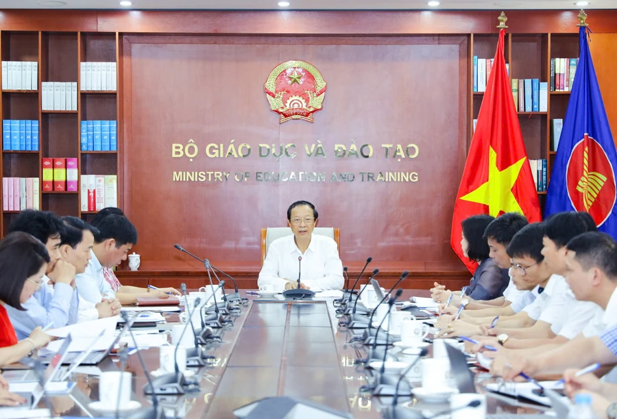 Quang cảnh buổi làm việc.