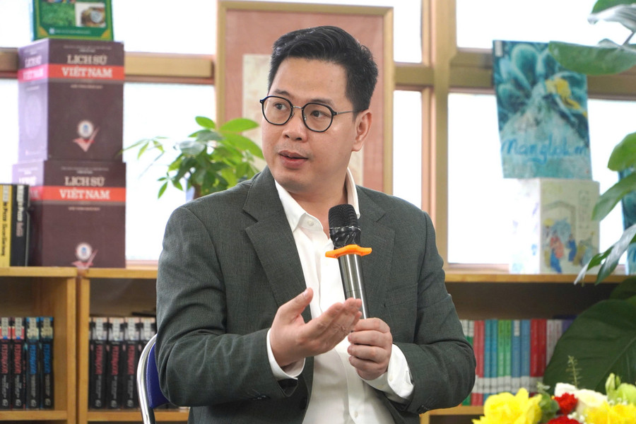 PGS.TS.Trần Thành Nam chia sẻ tại tọa đàm. toa-dam-1.jpg