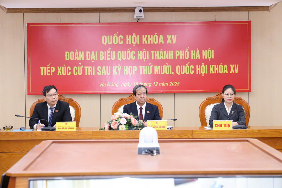 Bộ trưởng Bộ GD&ĐT Nguyễn Kim Sơn và 2 ĐBQH Tổ bầu cử số 6 TP Hà Nội tiếp xúc cử tri sau Kỳ họp thứ 10, Quốc hội khoá XV.