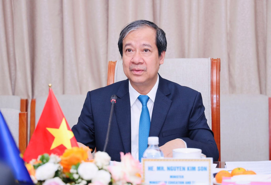 Minister Nguyen Kim Son. 4-3575.jpg