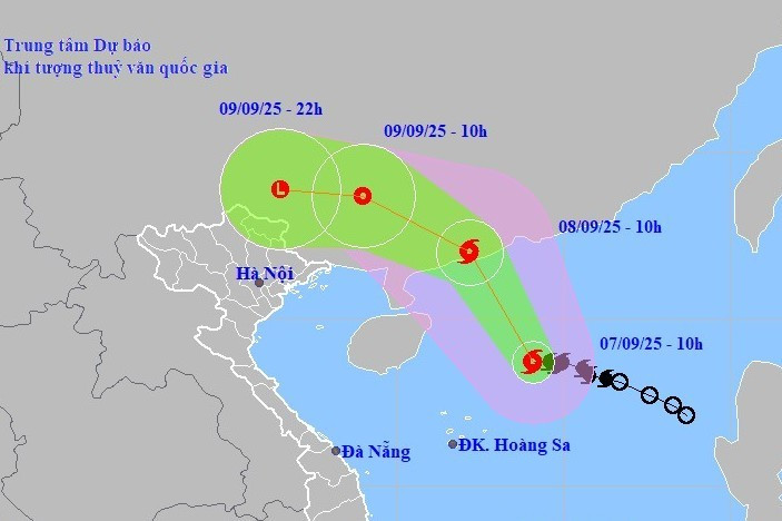 Dự báo vị trí và đường đi của bão số 7. Ảnh NCHMF