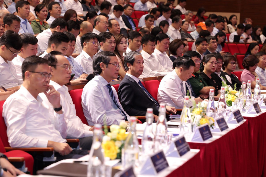 Các đại biểu tham dự hội nghị. img-9418.jpg