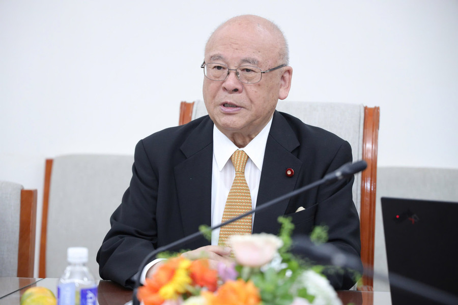 Ông Takebe Tsutomu phát biểu tại buổi tiếp. bt-tiep-doan-nhat-ban1.jpg