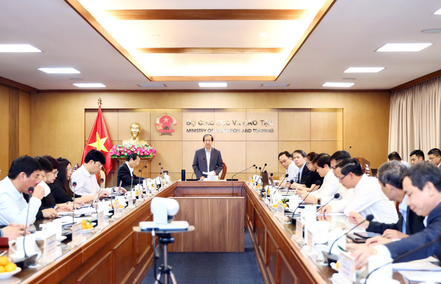 Bộ trưởng Nguyễn Kim Sơn chủ trì họp Ban Chỉ đạo về Phát triển khoa học công nghệ, đổi mới sáng tạo, chuyển đổi số, cải cách hành chính và Đề án 06 của Bộ GD&ĐT.
