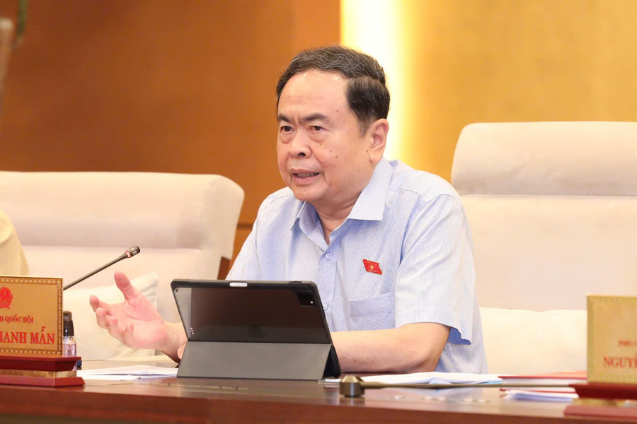 Chủ tịch Quốc hội phát biểu tại phiên họp. luat-gd-5.jpg