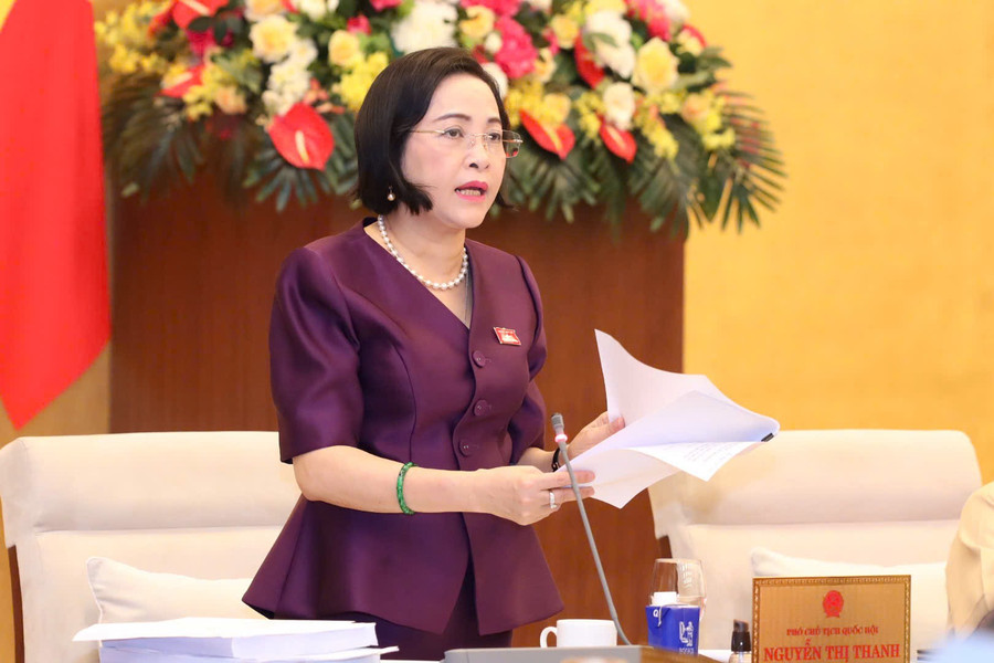 Phó Chủ tịch Quốc hội Nguyễn Thị Thanh phát biểu tại phiên họp. luat-gd-6.jpg