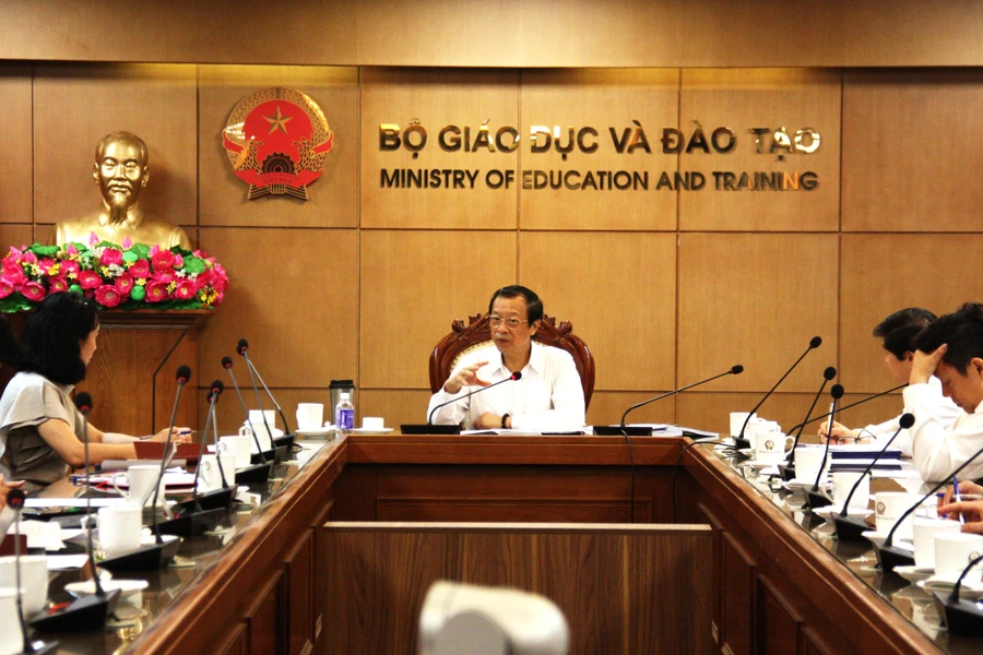 Thứ trưởng Phạm Ngọc Thưởng phát biểu tại cuộc họp.
