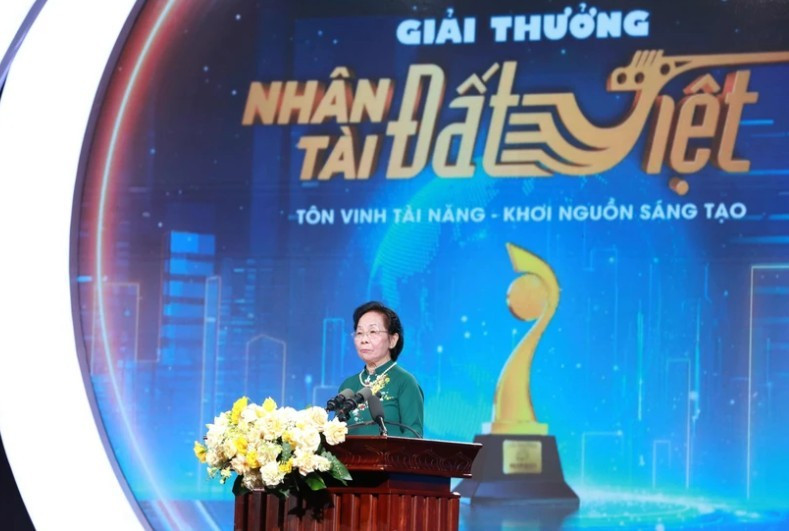 Bà Nguyễn Thị Doan - nguyên Phó Chủ tịch nước, Chủ tịch Hội Khuyến học Việt Nam, Trưởng Ban Chỉ đạo Giải thưởng phát biểu. nhan-tai-dat-viet.jpg