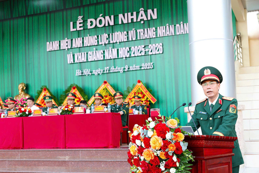 Trung tướng, GS,TS Phan Tùng Sơn - Giám đốc Học viện Hậu cần chủ trì Lễ đón nhận danh hiệu Anh hùng lực lượng vũ trang nhân dân và khai giảng năm học 2025-2026.