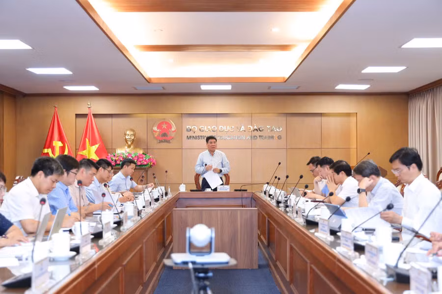 Ông Huỳnh Văn Chương - Cục trưởng Cục Quản lý chất lượng (Bộ GD&ĐT), Phó Trưởng Ban thường trực Ban Chỉ đạo chủ trì phiên họp.