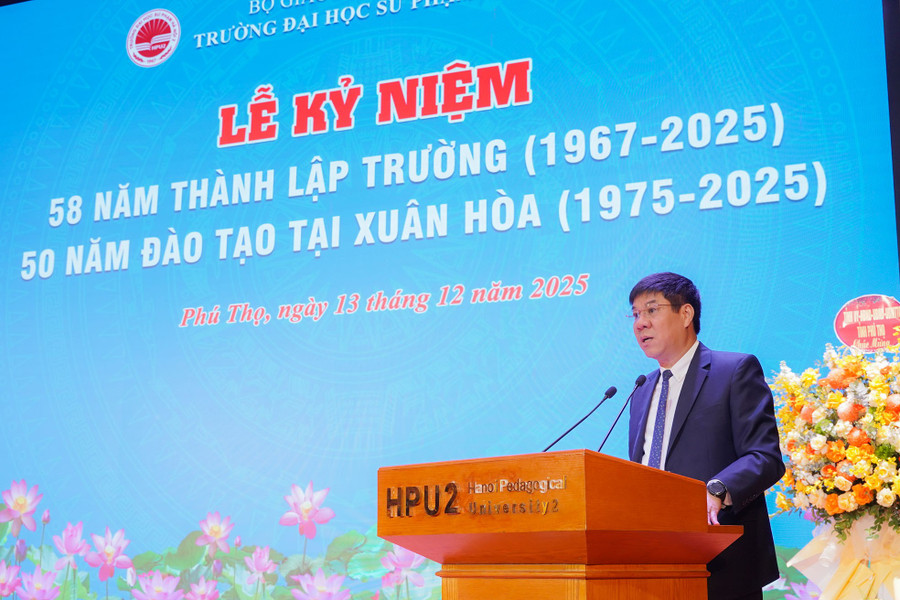 ألقى البروفيسور هوينه فان تشونغ، مدير إدارة الجودة (وزارة التعليم والتدريب)، كلمة في الحفل. dsc08405.jpg