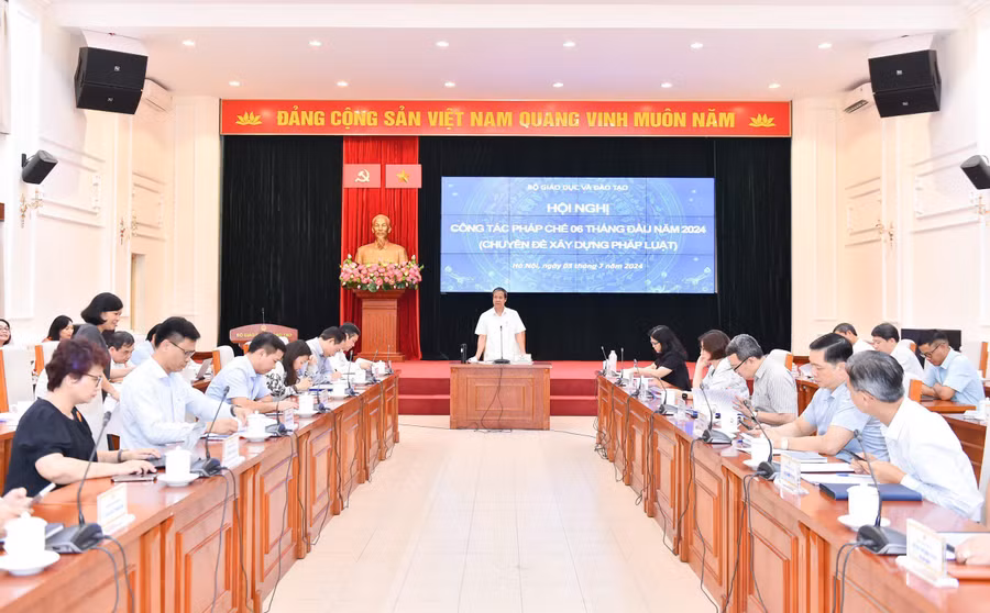 Bộ trưởng Nguyễn Kim Sơn chủ trì hội nghị.