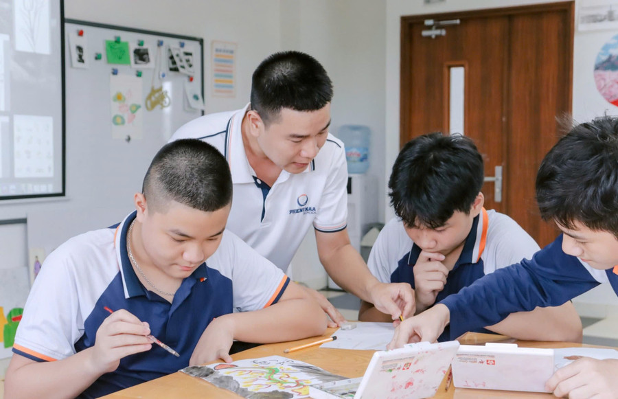 Thầy trò Phenikaa School trong giờ học.