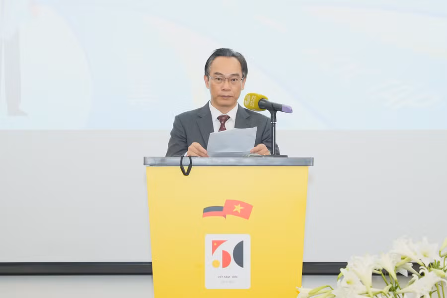 Thứ trưởng Bộ GD&ĐT Hoàng Minh Sơn phát biểu tại lễ khởi động dự án Chuyến xe hướng nghiệp Đức.