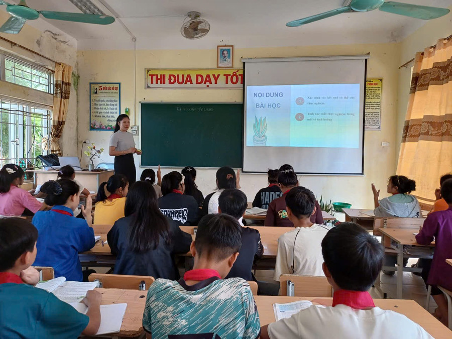 Nhà trường nỗ lực ứng dụng công nghệ, nâng cao hiệu quả tiếp cận tri thức số. khoen-on1.jpg