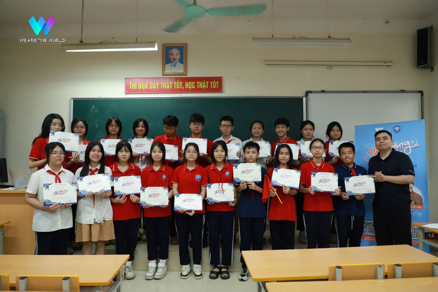 *Workshop “3h làm Phóng viên” tổ chức tại THCS Phúc Lợi. 493945184-626393820377410-1861205947205444102-n.jpg