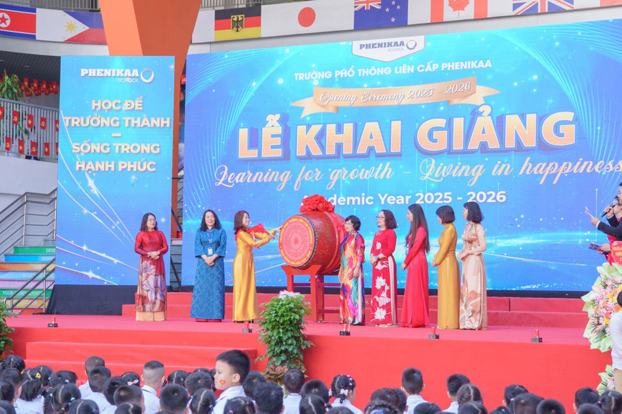 Đánh trống khai giảng năm học mới. 2.jpg