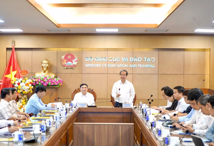 Bộ trưởng Nguyễn Kim Sơn phát biểu tại buổi làm việc.