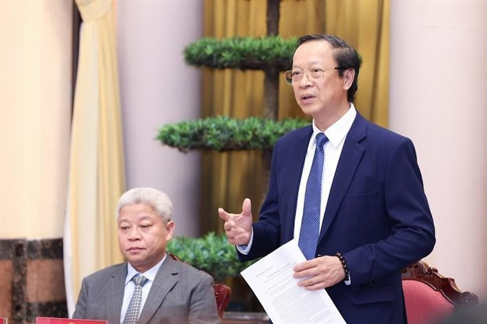 Thứ trưởng Thường trực Phạm Ngọc Thưởng trao đổi tại Họp báo. img5287.jpg