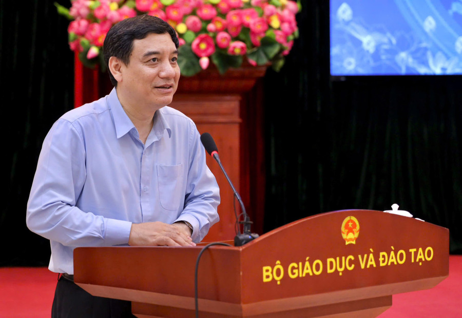 Chủ nhiệm Ủy ban Văn hóa và Xã hội Nguyễn Đắc Vinh phát biểu tại hội nghị. ong-nguyen-dac-vinh.jpg