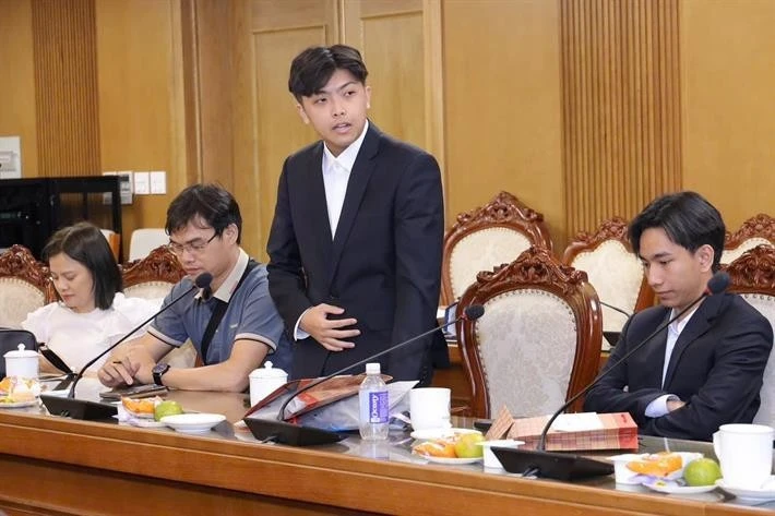 Đại diện học sinh có dự án dự thi ISEF 2025 chia sẻ tại buổi Bộ GD&ĐT gặp mặt đoàn cán bộ, học sinh tham gia kỳ thi Khoa học kỹ thuật quốc tế (ISEF) năm 2025.