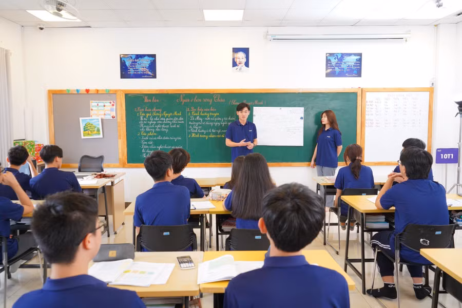 Học sinh Trường THPT Ban Mai trong giờ dạy học Ngữ văn.