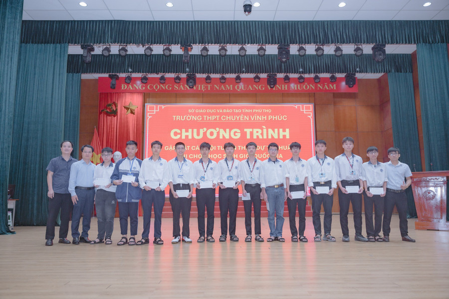 Trường THPT Chuyên Vĩnh Phúc (tỉnh Phú Thọ) tổ chức gặp mặt các đội tuyển tham dự tập huấn thi chọn học sinh giỏi quốc gia năm học 2025-2026.