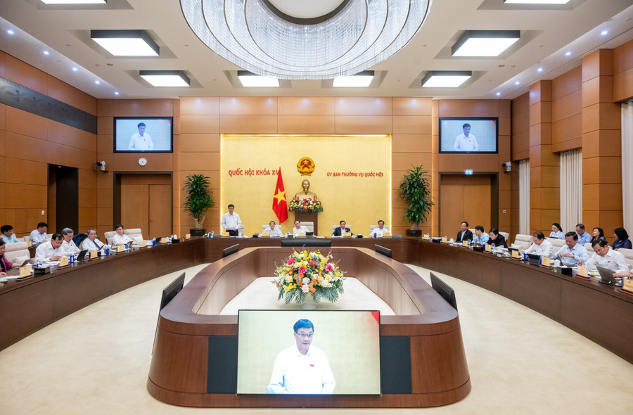 Quang cảnh phiên họp. Ảnh: Phạm Thắng (Đại biểu Nhân dân). z61-3053-pctqh-vu-hong-thanh.jpg