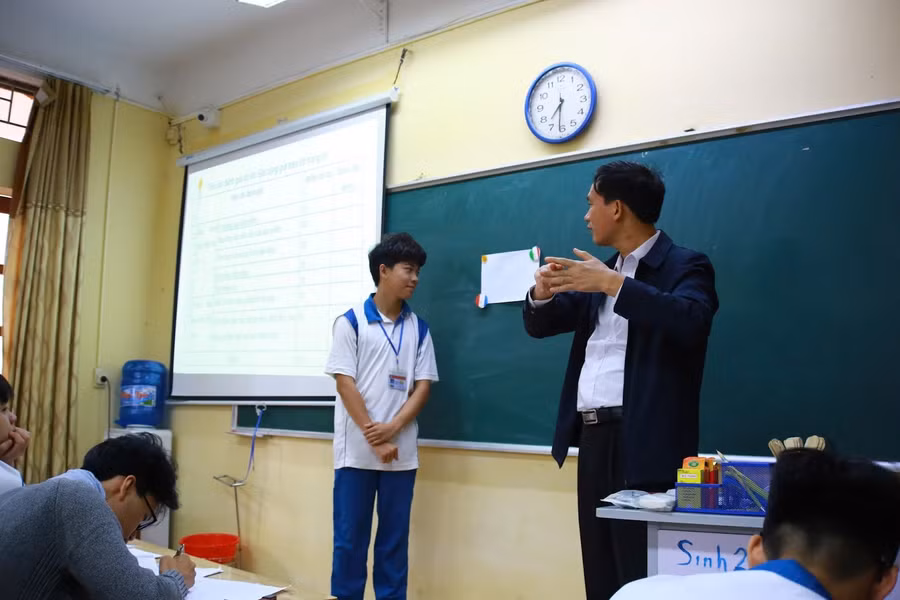 Giờ học tại Trường THPT Chuyên Nguyễn Trãi (Hải Dương).