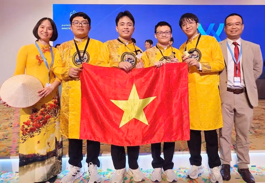 Đoàn Việt Nam tham dự Kỳ thi Olympic Hóa học Quốc tế 2025.