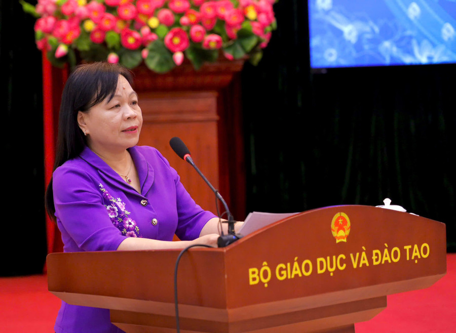 Phó Chủ nhiệm Ủy ban Văn hóa và Xã hội Nguyễn Thị Mai Hoa phát biểu. ba-mai-hoa.jpg