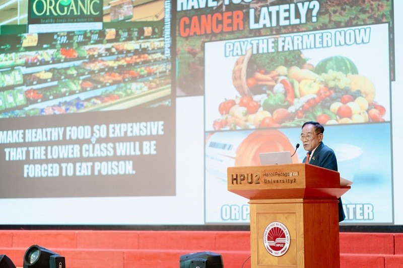 GS. Kasem Soytong - Hiệp hội Công nghệ Nông nghiệp Đông Nam Á (Thái Lan) báo cáo tại Hội thảo. 3.jpg