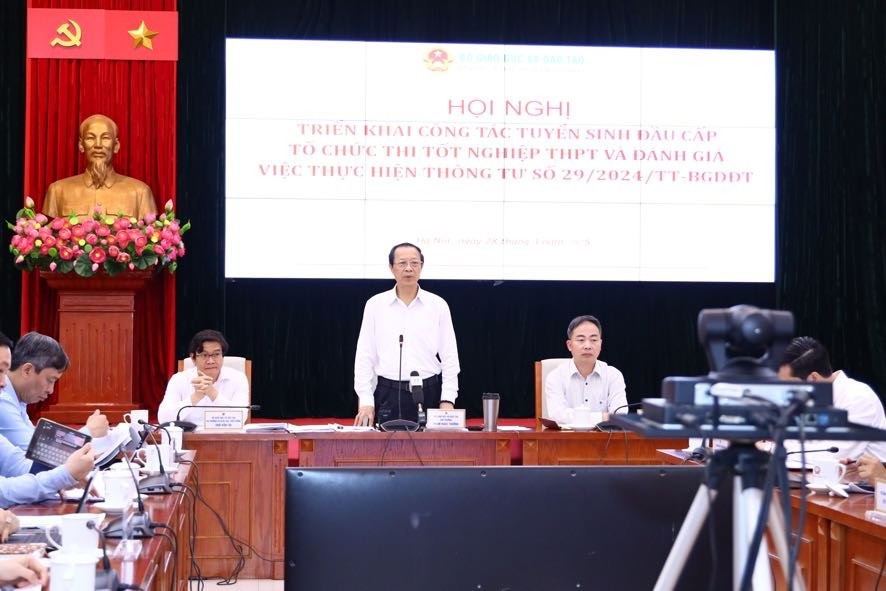 Thứ trưởng Phạm Ngọc Thưởng chủ trì hội nghị triển khai công tác tuyển sinh đầu cấp, tổ chức thi tốt nghiệp THPT và đánh giá việc thực hiện Thông tư số 29/2024/TT-BGDĐT.