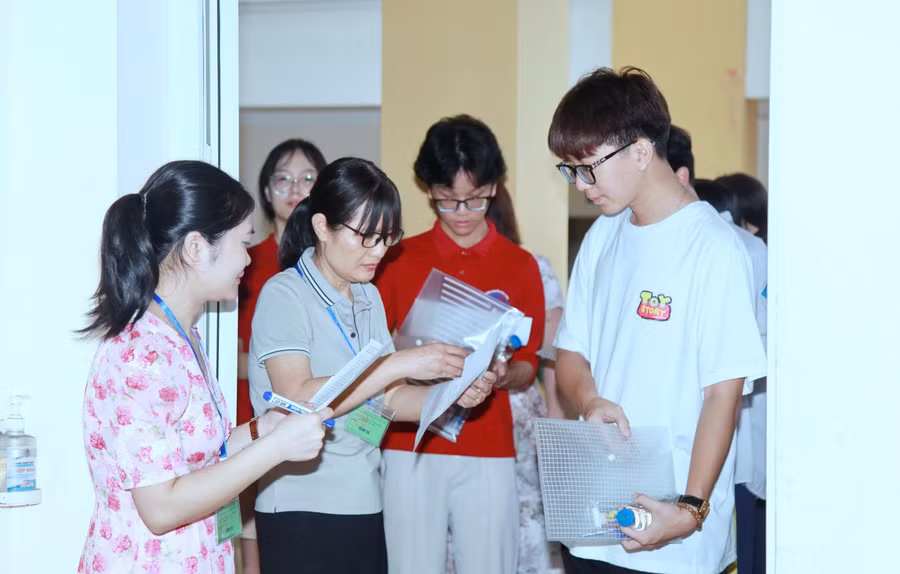 Thí sinh thi vào lớp 10 Hà Nội năm 2025. Ảnh: Vân Anh.