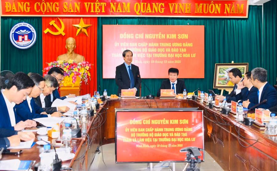 Bộ trưởng Nguyễn Kim Sơn và Chủ tịch UBND tỉnh Ninh Bình Trần Huy Tuấn chủ trì buổi làm việc.